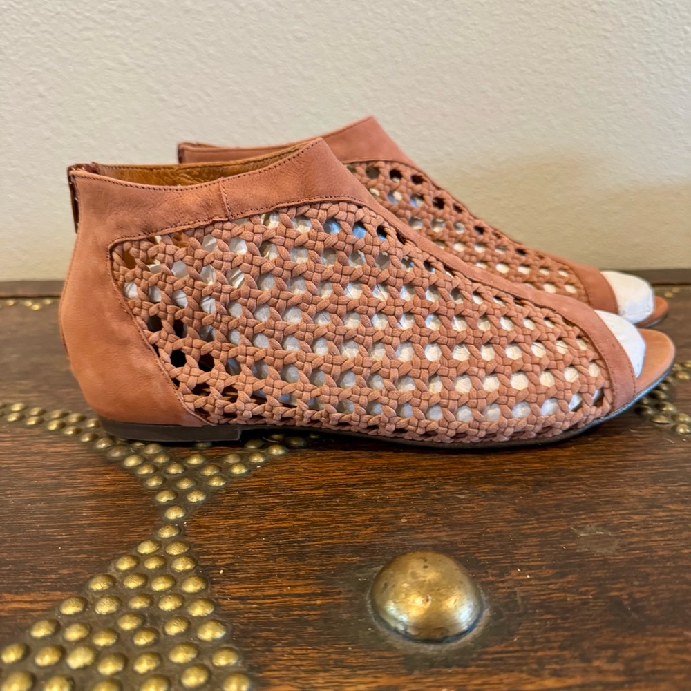 Sundance Woven Open-Toe Sandals in Rose and Cream - Picture 3 of 7